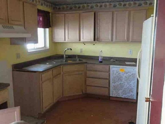 4th image of 3915 Highland View Dr