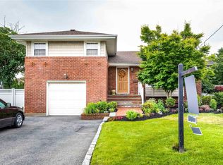 2864 Lindenmere Dr, Merrick, NY 11566