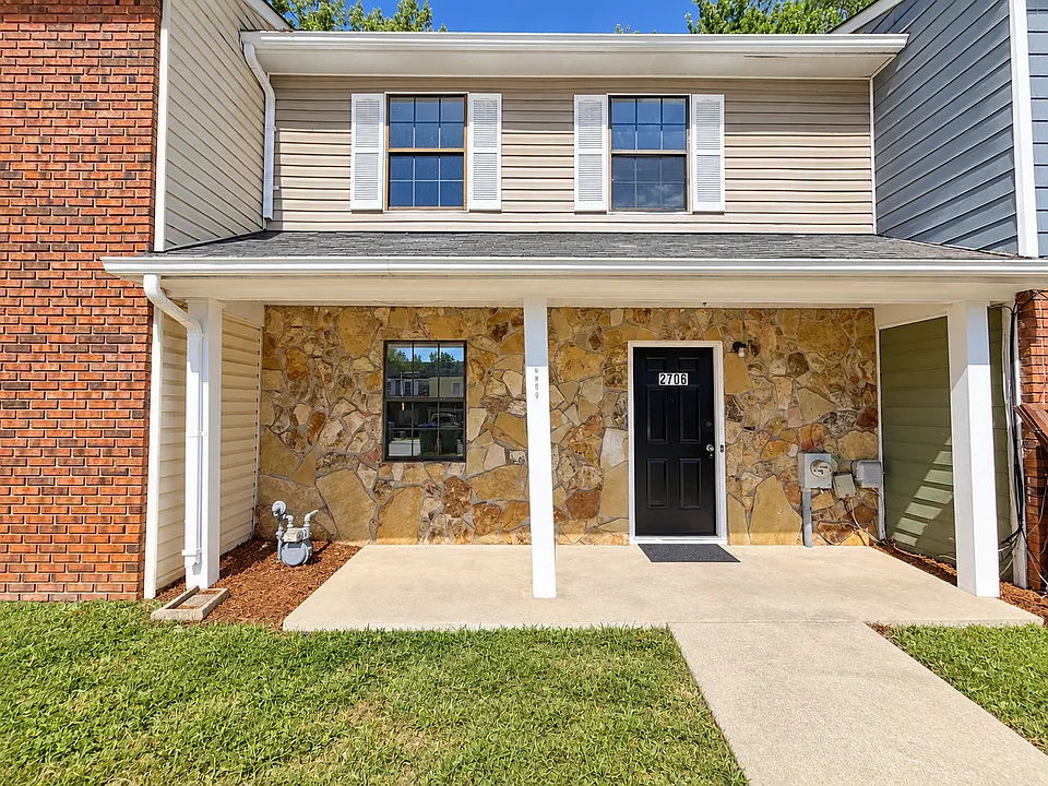 2706 Greystone Ct