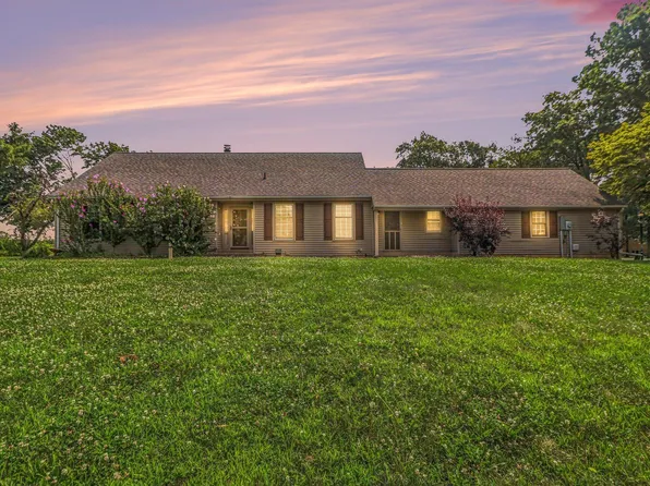 11 Sager Rd, Valparaiso, IN 46383