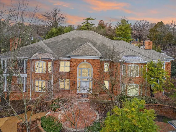 9019 Sedgwick Place Dr, Saint Louis, MO 63124