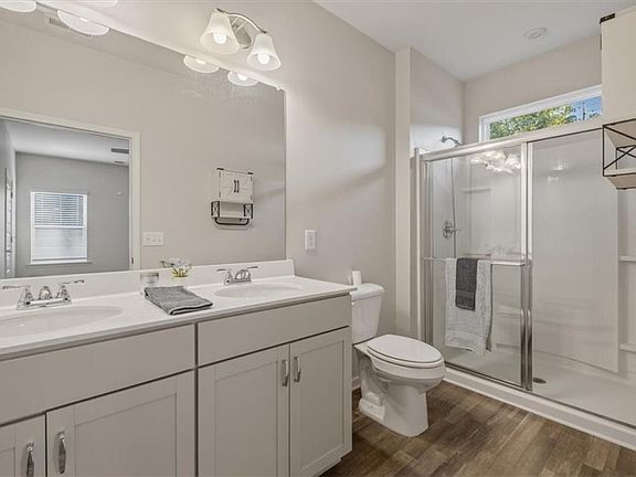 4th image of 1 Longbrooke Dr