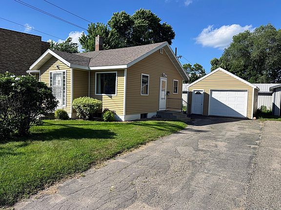 2nd image of 223 3rd St SE