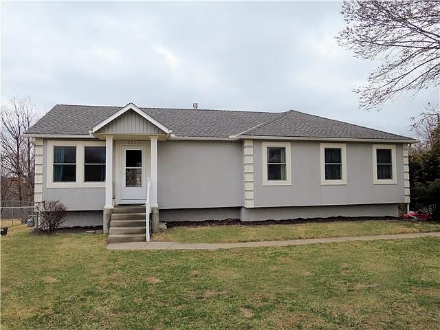 This 3BR raised ranch has finishes usually found in a $180k+ home!