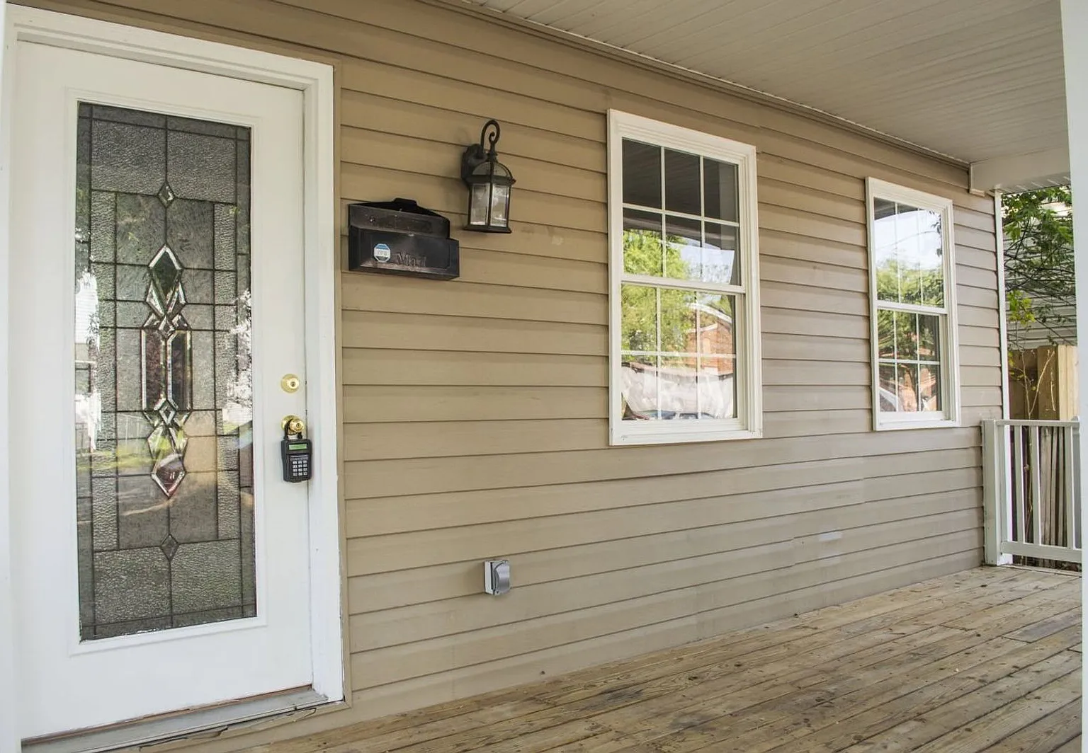 3 bed, 2.5 bath, 1672 sqft, $2,310 — Photo 2