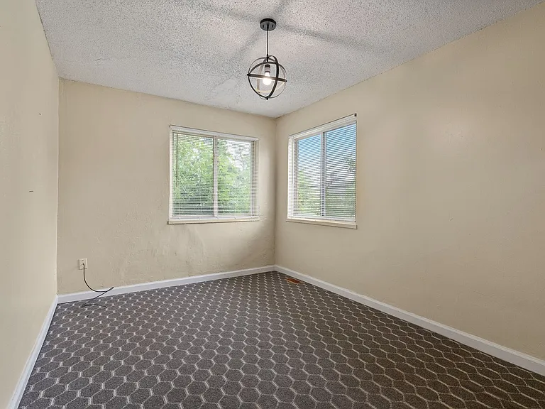 117 Elizabeth St — Photo 12