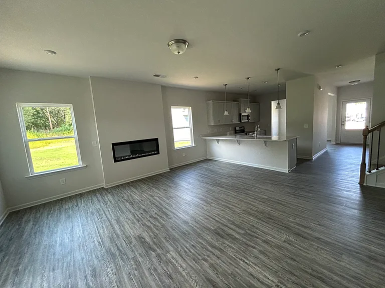 152 Marion Dr — Photo 4