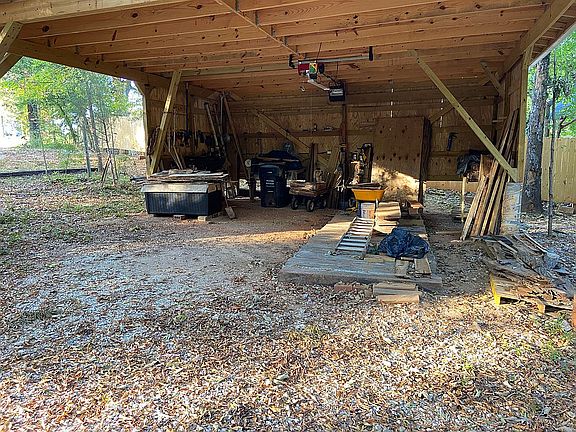 Partly enclosed Barn Shop