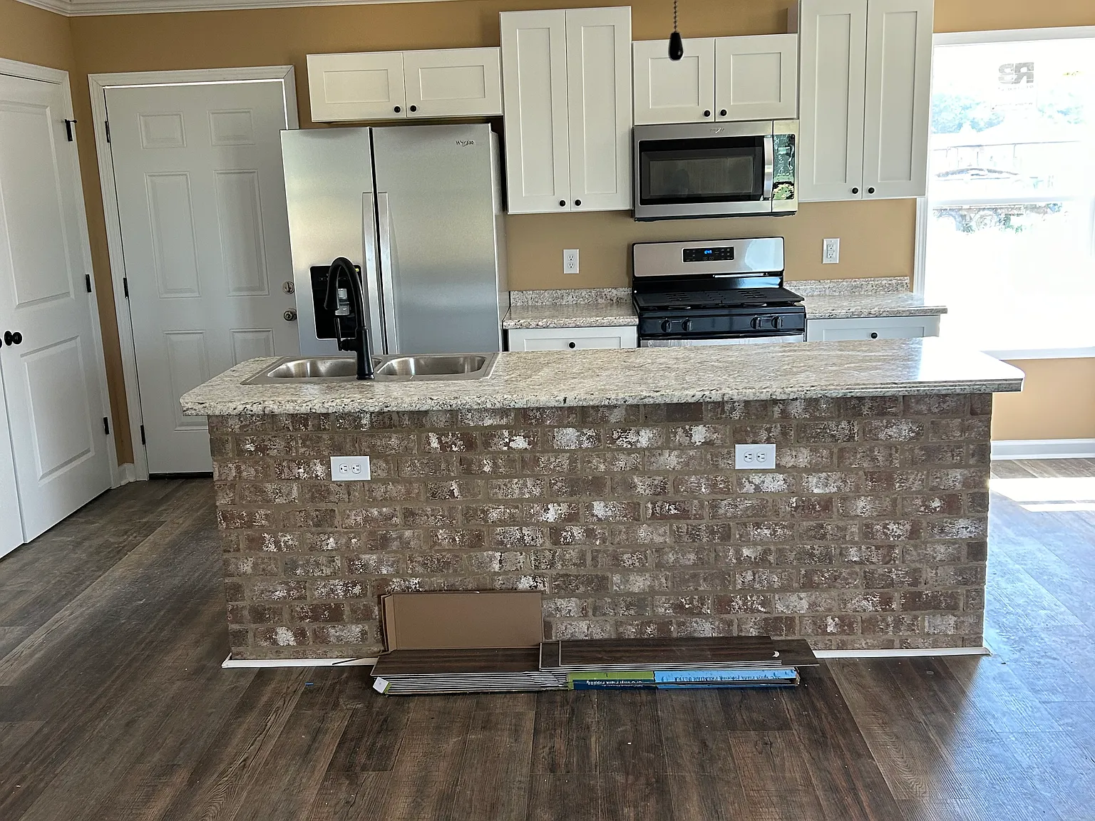 2 bed, 1000 sqft, $1,350 — Photo 2