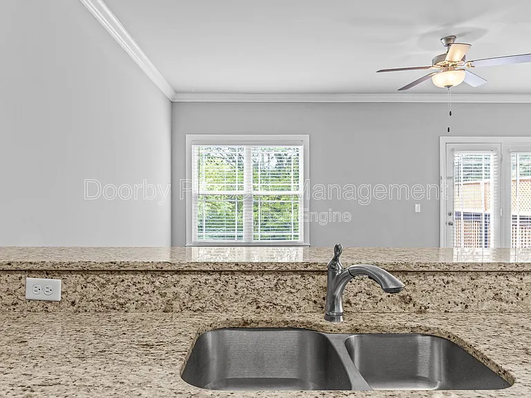 723 Ladd Ave — Photo 7