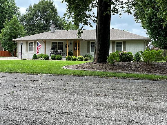 3rd image of 2561 Woodland Dr