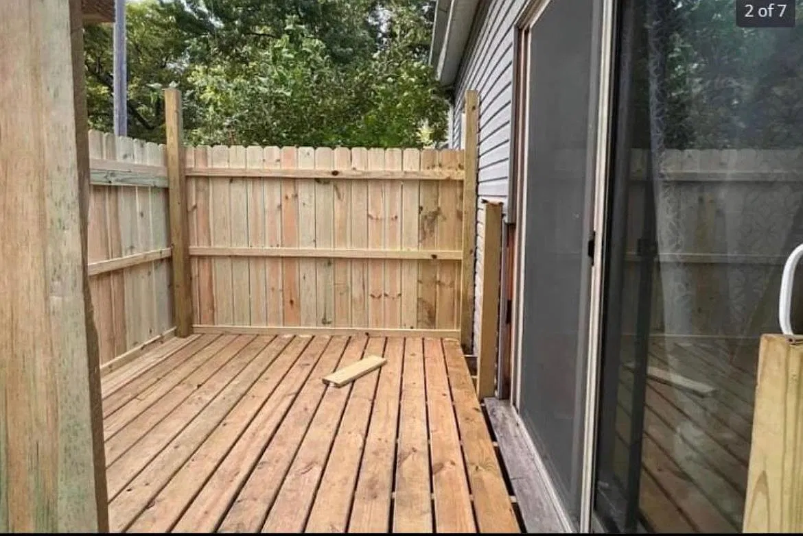 320 Columbia St — Photo 3