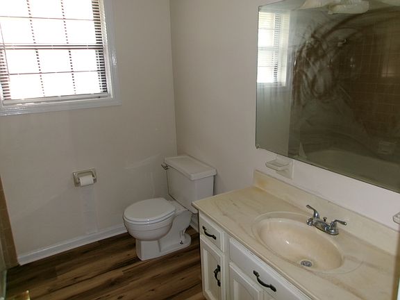 5th image of 3209 Timbermill Ave #B