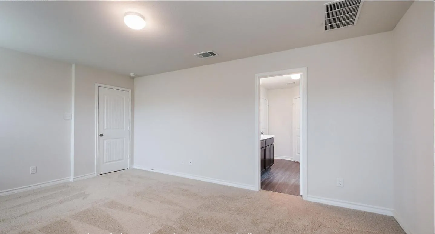 5 bed, 3.5 bath, 2678 sqft, $2,500 — Photo 3