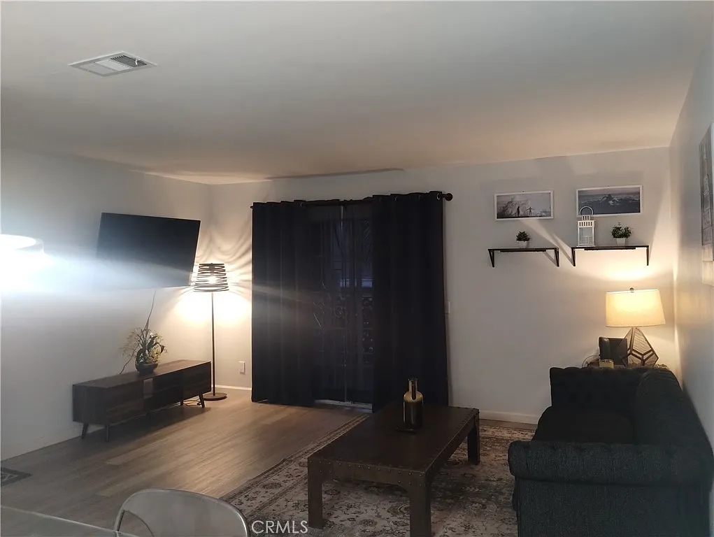 149 W 6th St — Photo 2