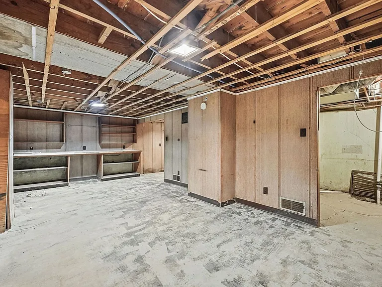 4029 Weisser Park Ave — Photo 7