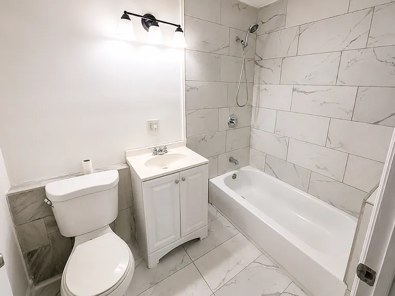 152 S 10th St #3 — Photo 3