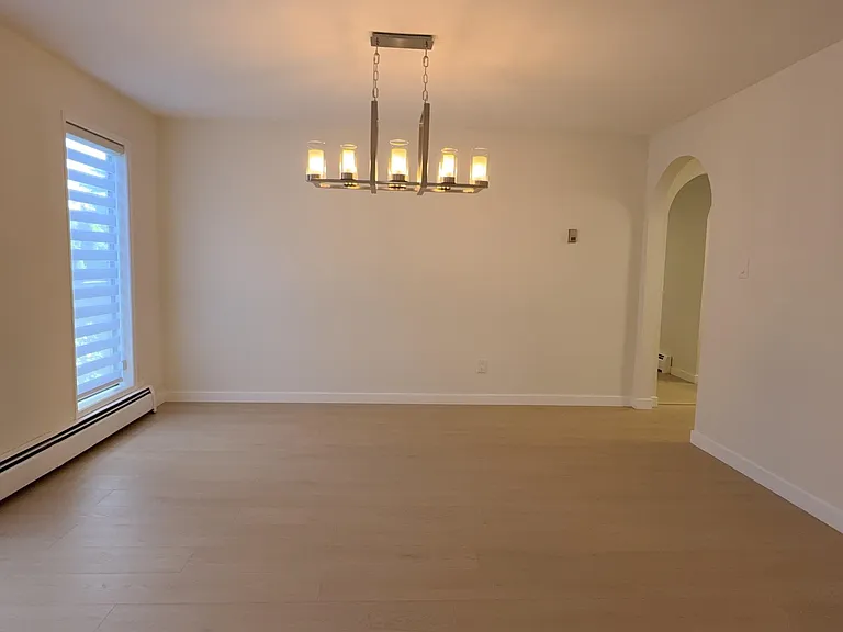 8711 Cullen Cres — Photo 4