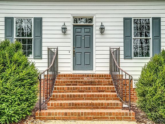 3rd image of 15405 Broad Creek Ln