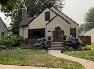 1530 Arona St, Saint Paul, MN 55108