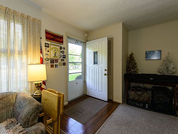 2nd image of 1007 Riverton Dr
