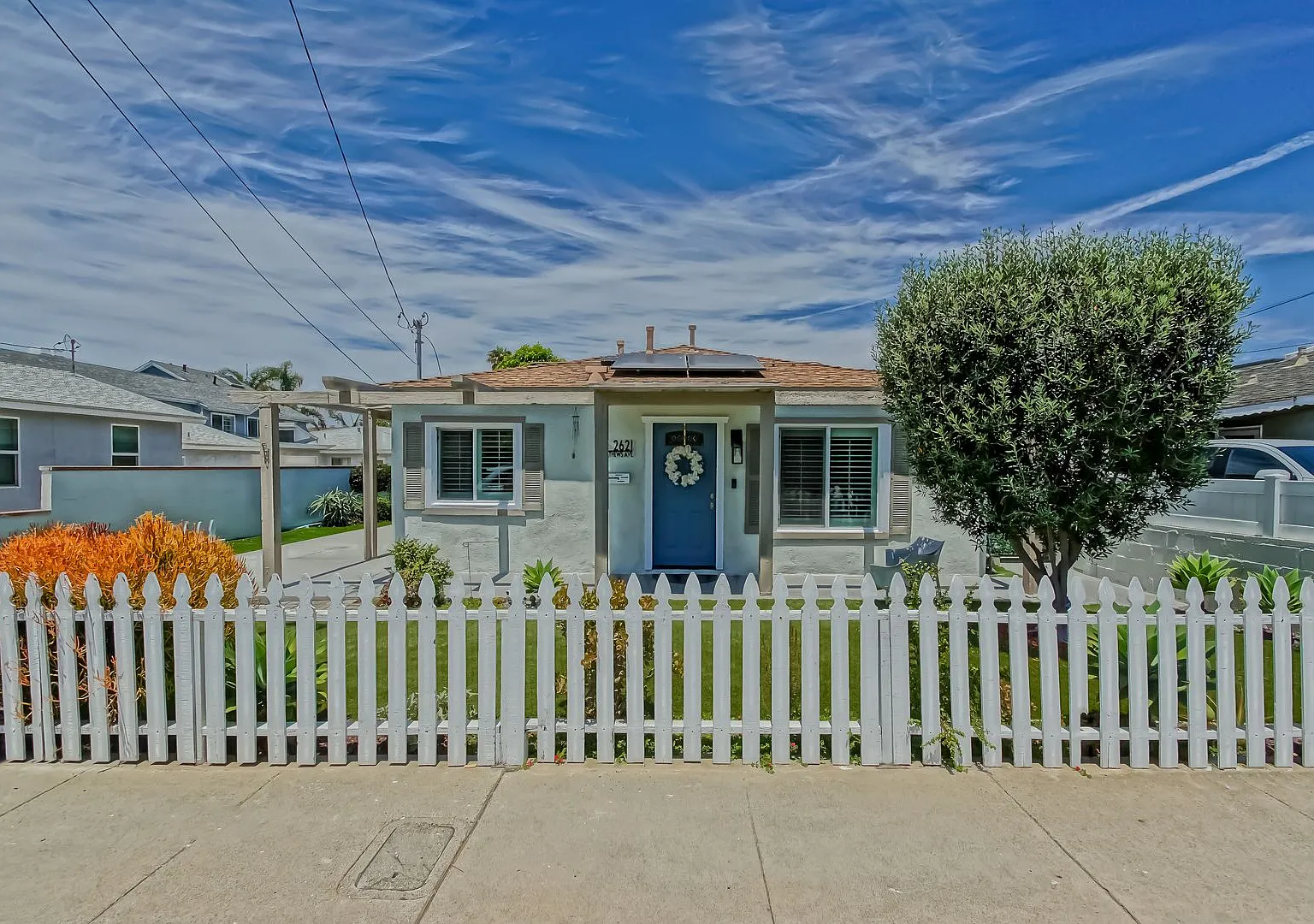 Remodeled, Bright & Airy 5 Room Home on Spacious Lot w/ 3BR2BA Main House, 2 Additional Detached ... — Photo 2