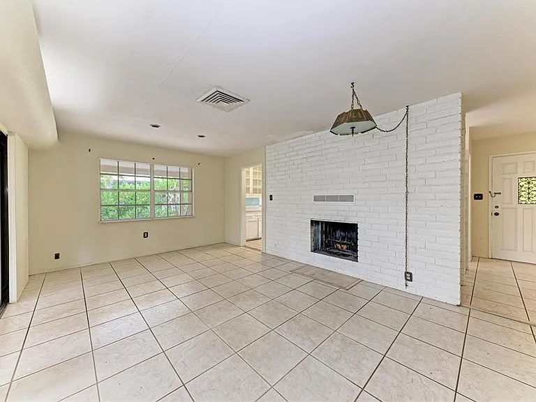 1827 Alta Vista St — Photo 11