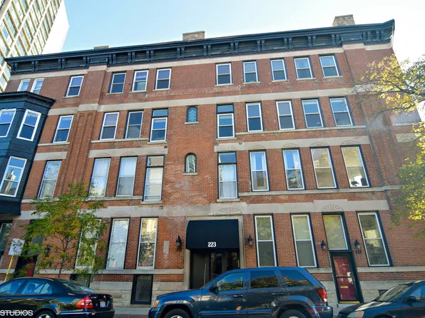 223 W Wisconsin St APT 2B, Chicago, IL 60614