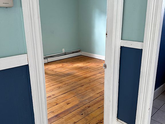 5th image of 105 Hedley Ave APT 2