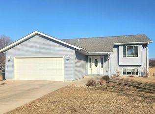 502 Kay Lee St, Valley Springs, SD 57068