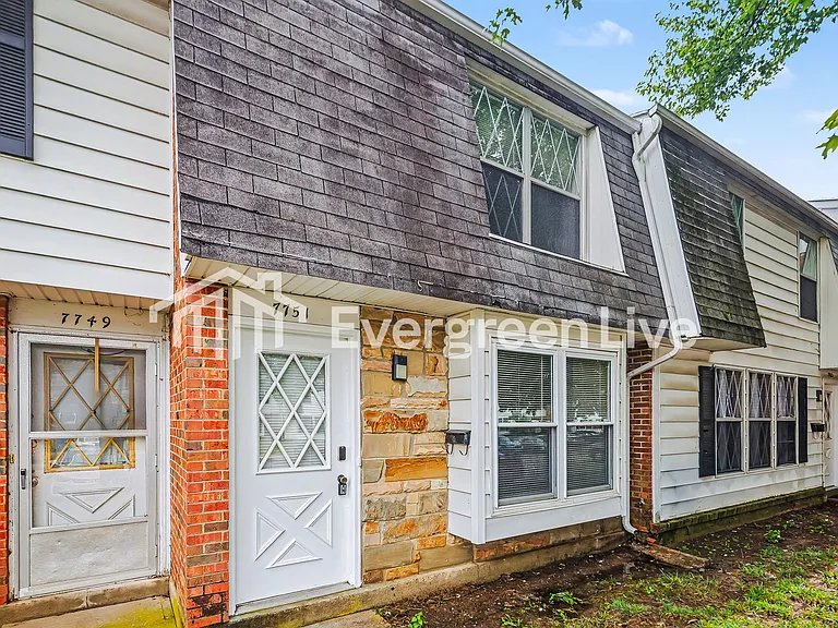 7751 Mount Hood Dr — Photo 2