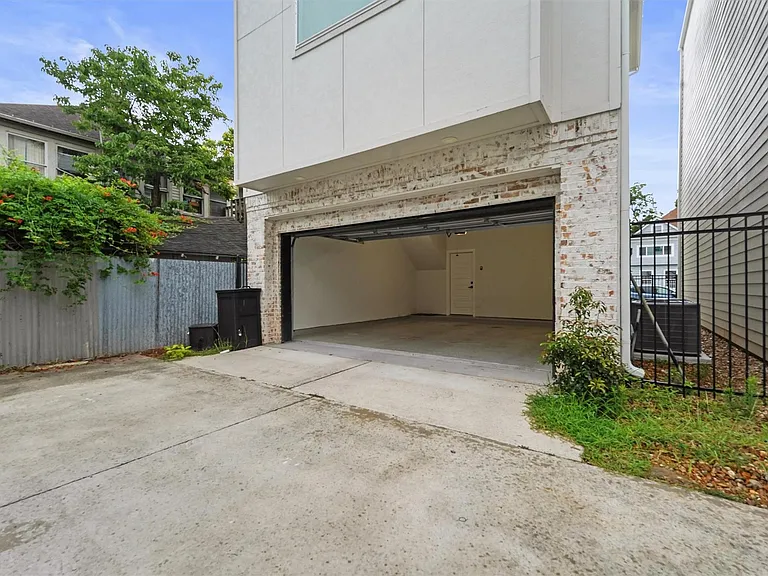 4113 Austin St — Photo 3