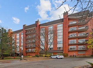 209 Rivershire Ln APT 406, Lincolnshire, IL 60069