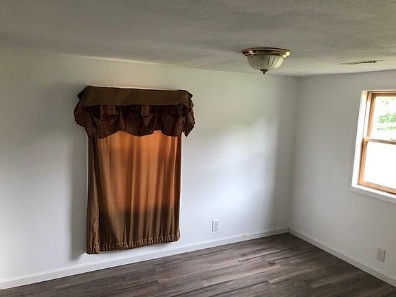 5th image of 103 North Ln