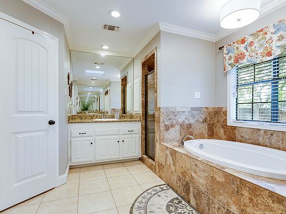 4th image of 5418 Beverly Dr