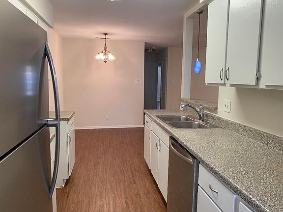 4th image of 407 Parkhill Cv