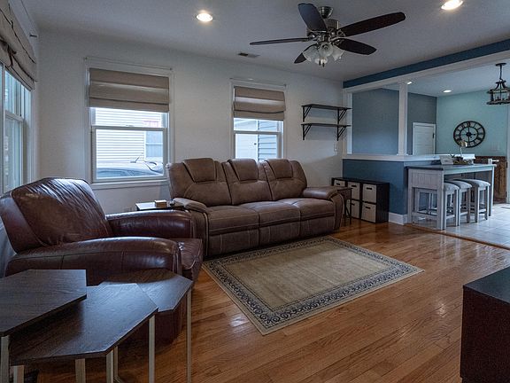 4th image of 116 Maple St