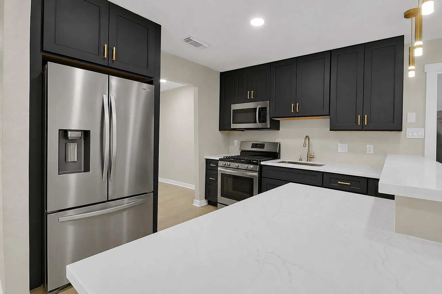 3 bed, 2.0 bath, 1254 sqft, $1,950 — Photo 4