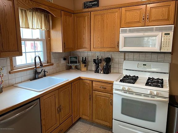 2nd image of 93 Greenleaf Ave
