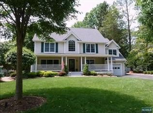 95 Canterbury Dr, Ramsey, NJ 07446