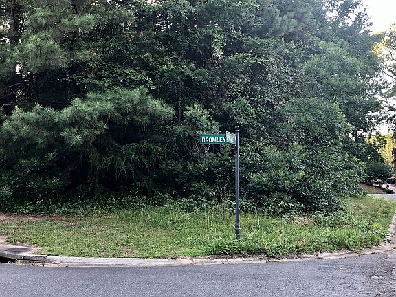 2nd image of 391 Bromley Rd