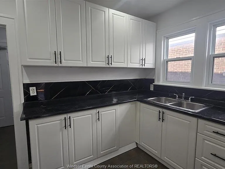 2257 Howard Ave #MAIN — Photo 11