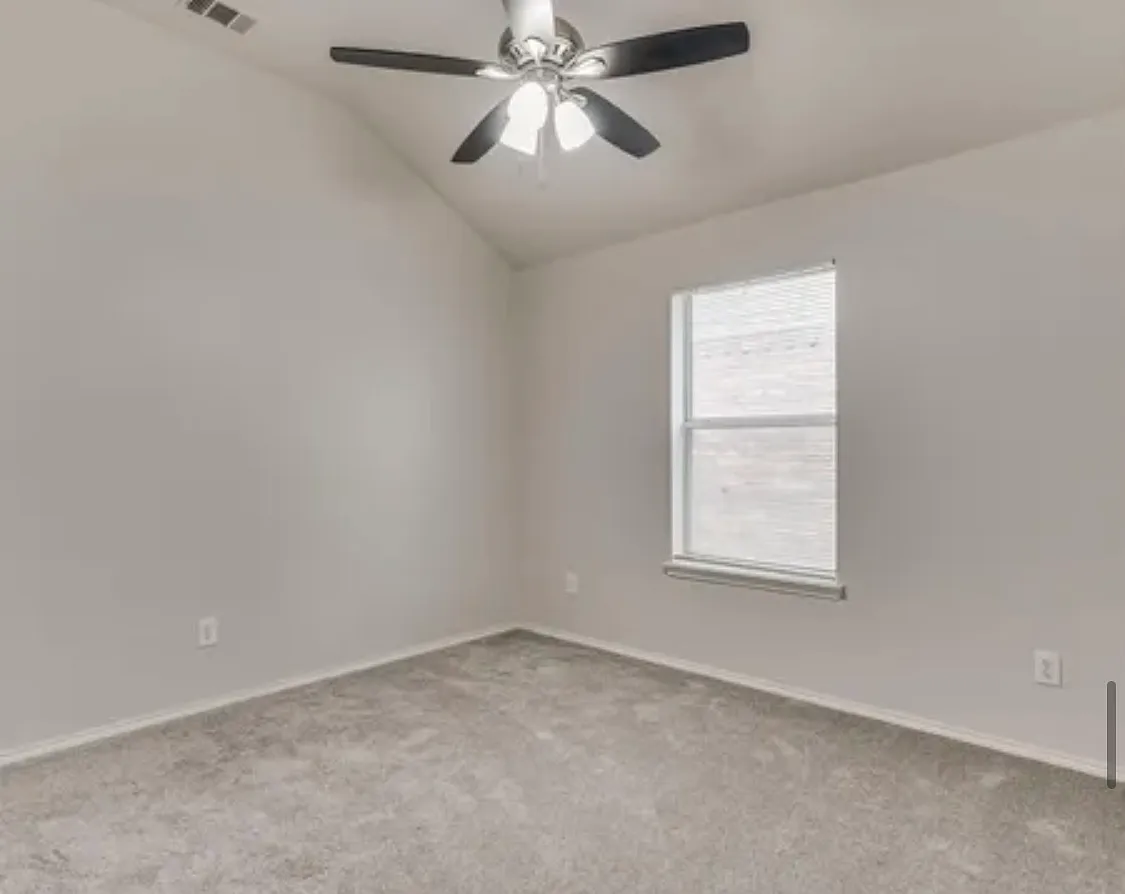 4 bed, 2243 sqft, $2,400 — Photo 3