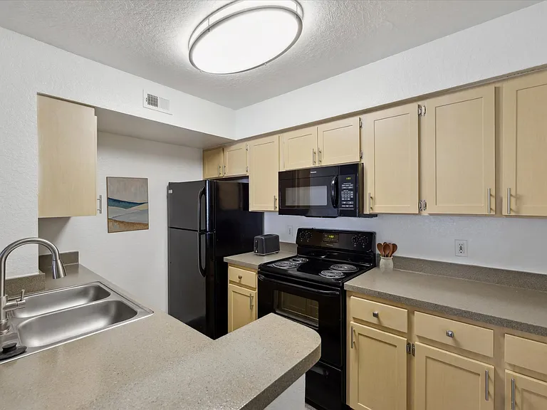 1 Bedroom - 1 Bed / 1 Bath - 709 Sq.Ft.