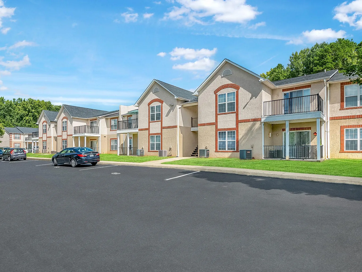 Crown Point at Kingsport Drive — Photo 4