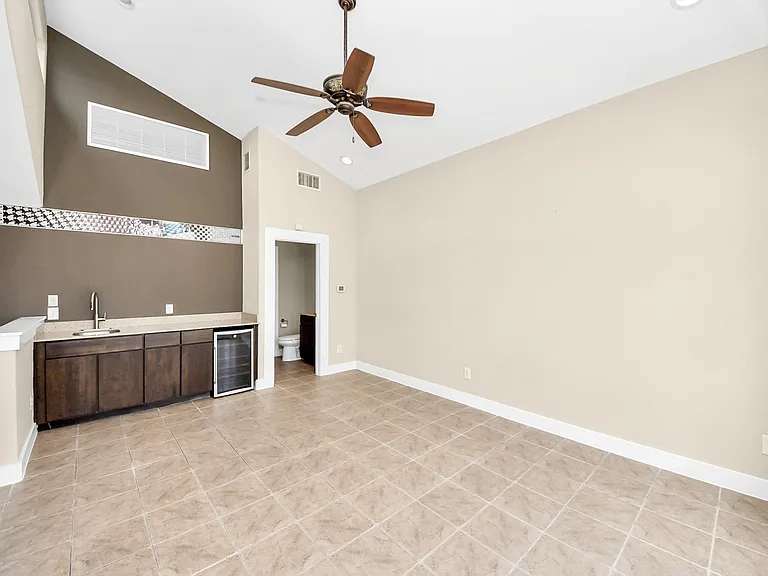 1807 W Webster St — Photo 32
