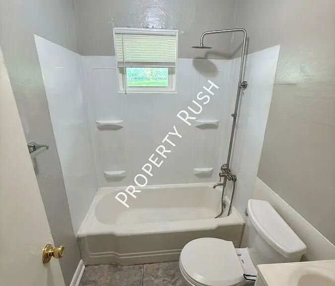 708 W 47th St #B — Photo 11
