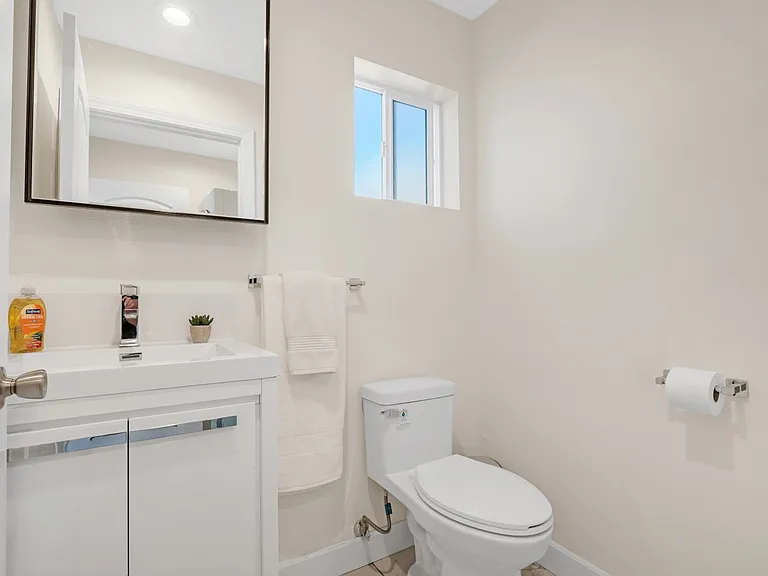 2860 N Brighton St — Photo 11