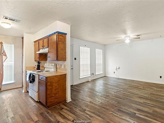 5th image of 3909 Olive St