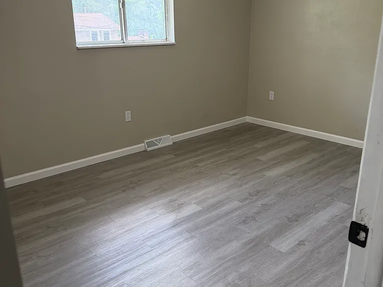 522 Willow Ave — Photo 8